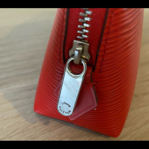 SOLD Louis Vuitton Pochette Cosmetique EPI Leather Red - Picture 12 of 13